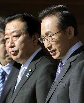 Japan PM Noda, S. Korean Pres. Lee at temple