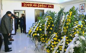 Mourners at N. Korean diplomatic facility in Dandong