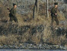 N. Korean soldiers at China border