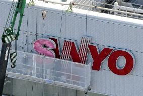 Sanyo Electric removes logo before reorganization