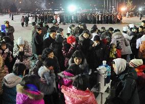 Condolence visit to Kim Jong Il in cold