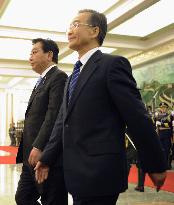 Japan PM Noda, China's Wen in Beijing