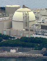 Genkai power plant's No. 4 reactor building