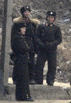 N. Korean soldiers near border with China