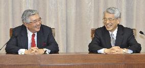Presidents of operators of Tokyo, Osaka bourses