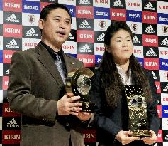 Sasaki, Sawa with FIFA trophies