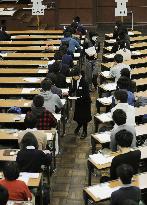 Unified college exams begin across Japan
