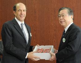 U.S. envoy Roos in Fukushima
