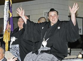 Baruto wins New Year sumo