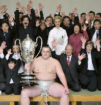 Baruto wins New Year sumo