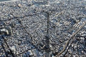 Snow covers Tokyo