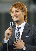 Darvish bids farewell to Fighters' fans