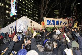 Antinuclear activists refuse to remove tents