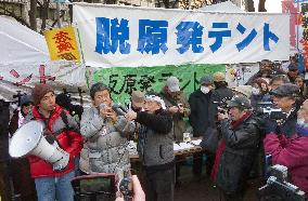 Antinuclear activists refuse to remove tents