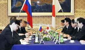 Japanese, Russian foreign ministers hold talks