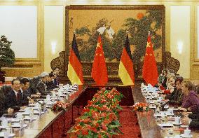 Wen, Merkel meet