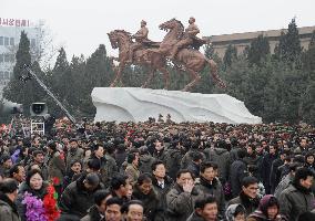 1st bronze statue of Kim Jong Il