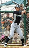 Ichiro in new batting style