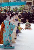 Kyoto geisha visit Fukushima