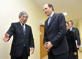 U.S. envoy Roos in Ishinomaki