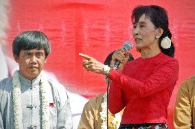Suu Kyi in Naypyitaw