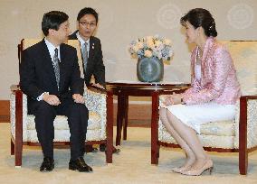 Yingluck meets crown prince in Japan