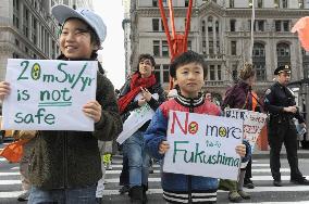 Fukushima evacuees demonstrate in N.Y.