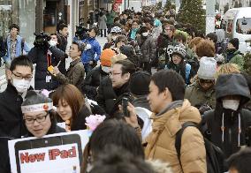 New iPad hits Japan market