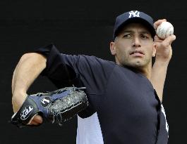 Pettitte practices pitching