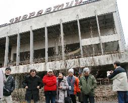 A-bomb survivors visit Chernobyl