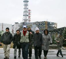 A-bomb survivors visit Chernobyl