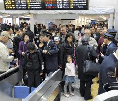 Bad weather affects transportation in Osaka