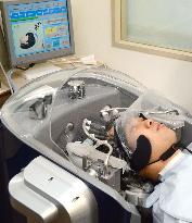 Head massaging robot