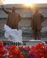 Statues of Kim Il Sung and Kim Jong Il