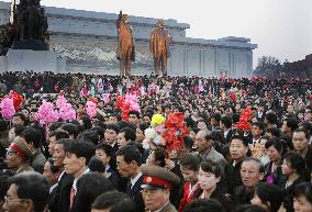 Citiens in Pyongyang after unveiling ceremony