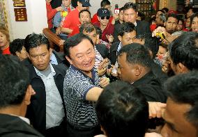 Ex-Thai premier Thaksin visits Cambodia