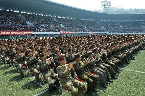 N. Korean soldiers applauding