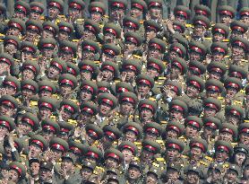 N. Korean soldiers applauding