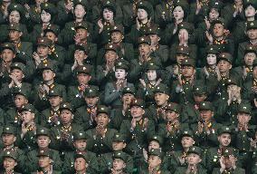 N. Korean soldiers applauding