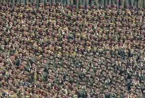 N. Korean soldiers applauding