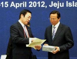 Japanese, Chinese farm ministers