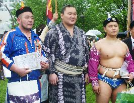 Hakuho promotes Mongolian culture