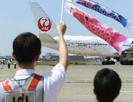 JAL all-male-crewed flight marks boys' festival