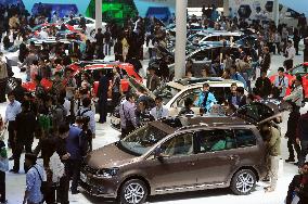 China auto sales up 5% in April
