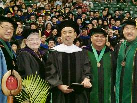 Haruki Murakami receives honorary doctorate from Univ. of Hawaii