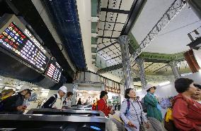 Train passengers start using renovated part of Tokyo Station