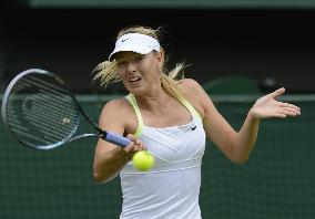 Sharapova advances to 2nd round at Wimbledon