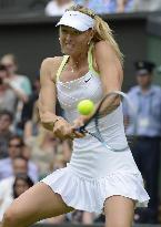 Sharapova advances to 2nd round at Wimbledon