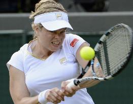 Clijsters advances to 2nd round at Wimbledon