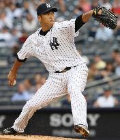 Yankees' Kuroda takes shutout into 8th vs Tribe
